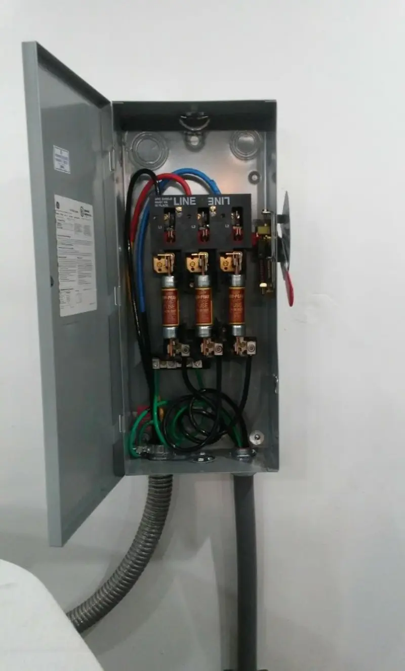Three-phase disconnect switch installed for Smoke Detector Installation in Central